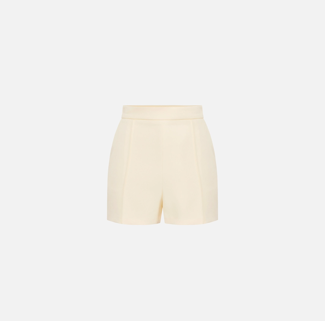 Shorts in crêpe con piping a contrasto