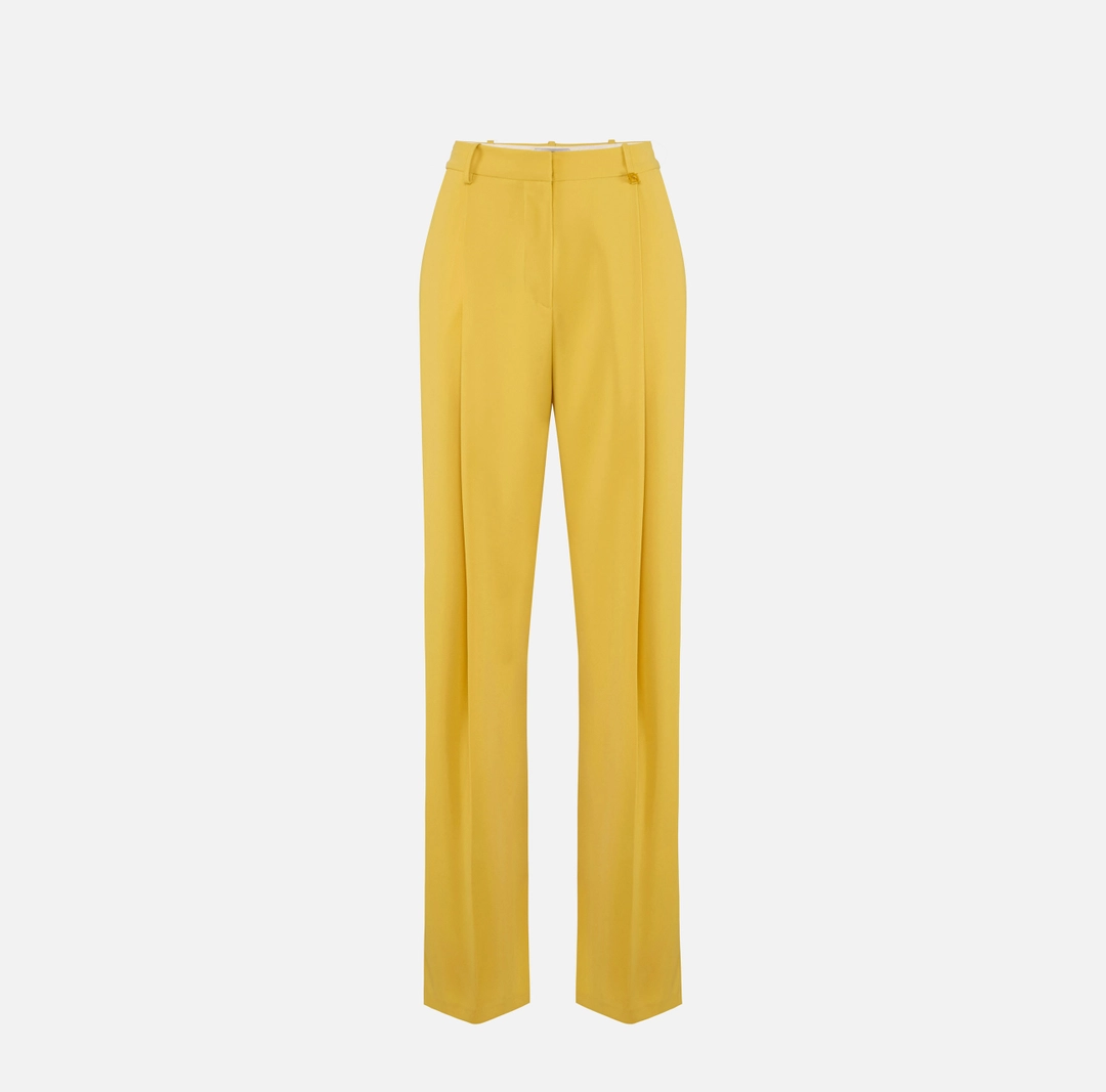 Pantaloni in crêpe leggero con logo charm “Spring Summer 2026”